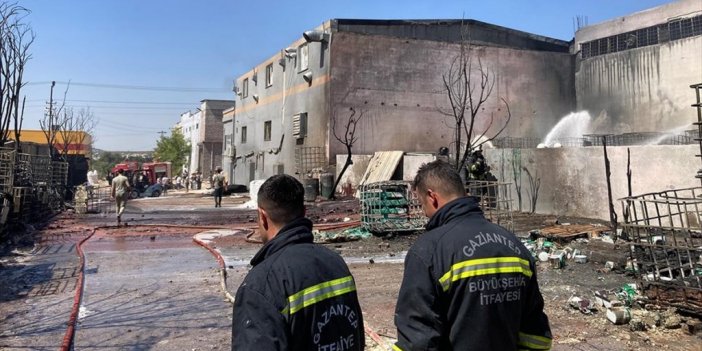 Gaziantep'te Boya Fabrikasında Çıkan Yangın Söndürüldü