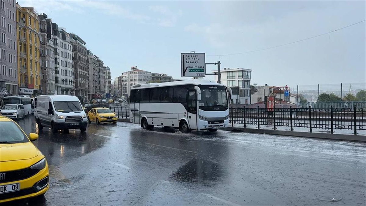 İstanbul'da Bazı Bölgelerde Yağış Etkili Oluyor