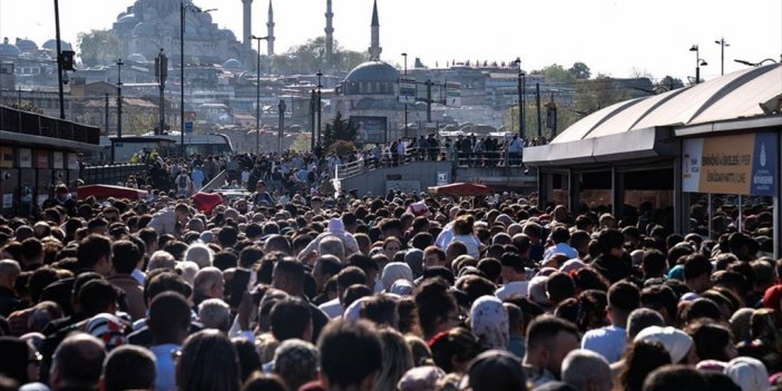 Türkiye Nüfusunun 2030'da 88 Milyon 188 Bin 221 Kişiye, 2050'de 93 Milyon 774 Bin 618 Kişiye Ulaşması Bekleniyor