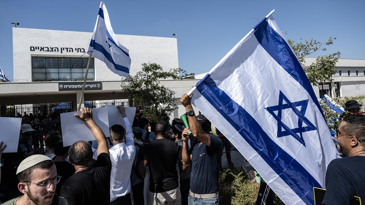 İsrail'de Askeri Mahkeme Filistinli Esire Cinsel İşkenceyle Suçlanan 9 Askerden 2'sini Serbest Bıraktı