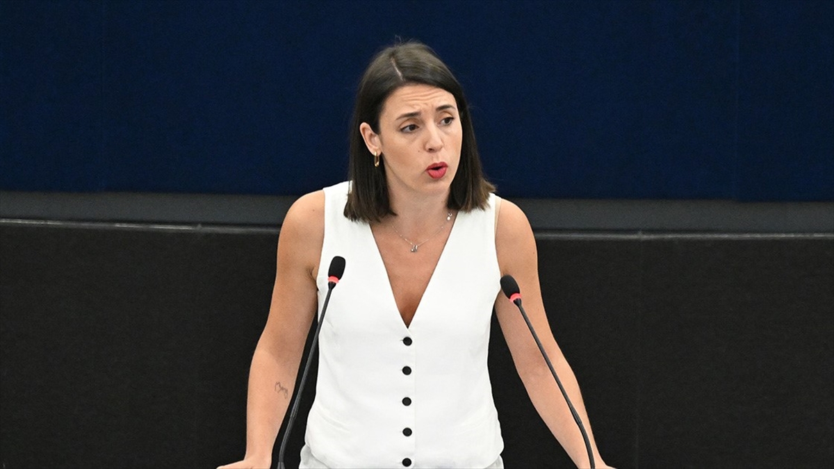 İspanya'da Eski Bakan Montero, Hükümeti İsrail İle Diplomatik İlişkileri Askıya Almaya Çağırdı