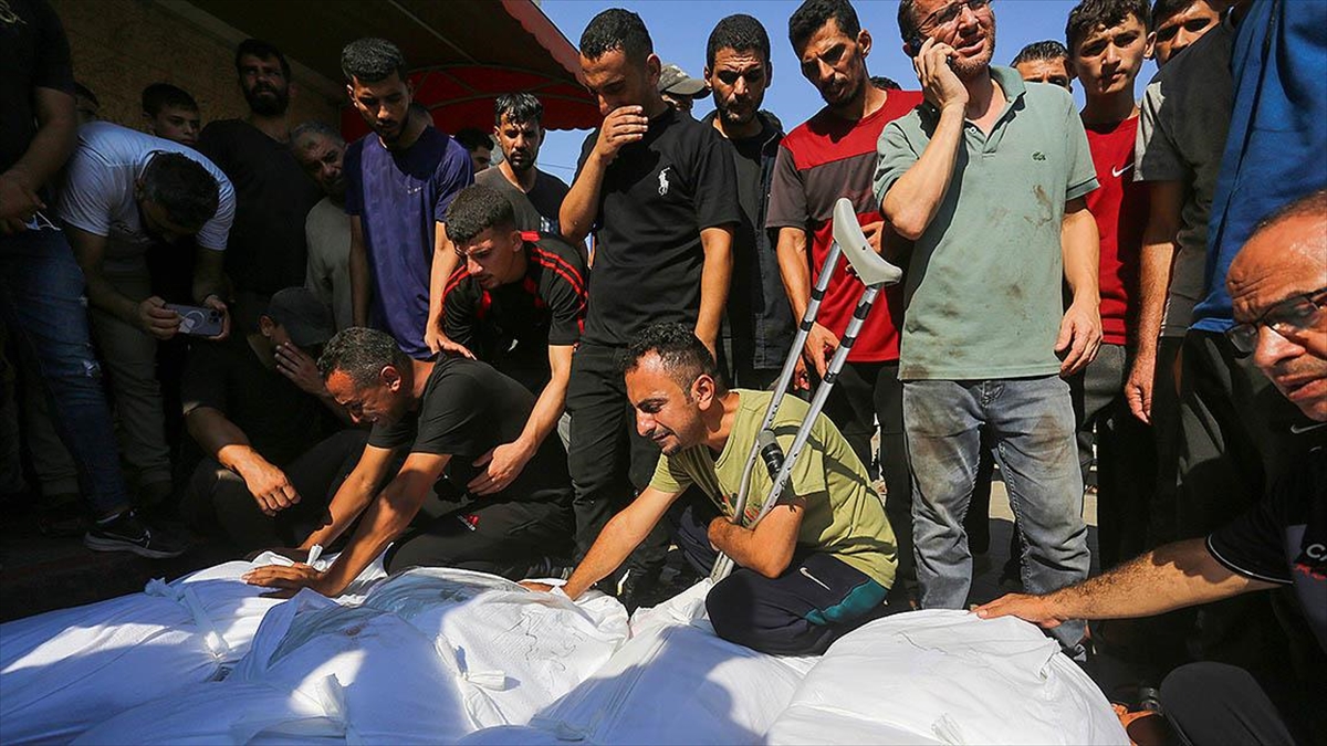 İsrail'in Gazze'nin Orta Kesimine Düzenlediği Hava Saldırısında 4 Filistinli Öldü