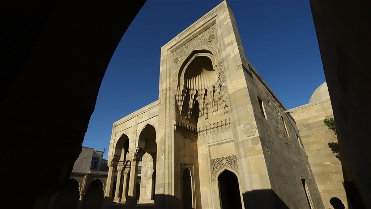 Bakü'nün Tarihi Yapılarından Şirvanşahlar Sarayı Osmanlı İzlerini Taşıyor