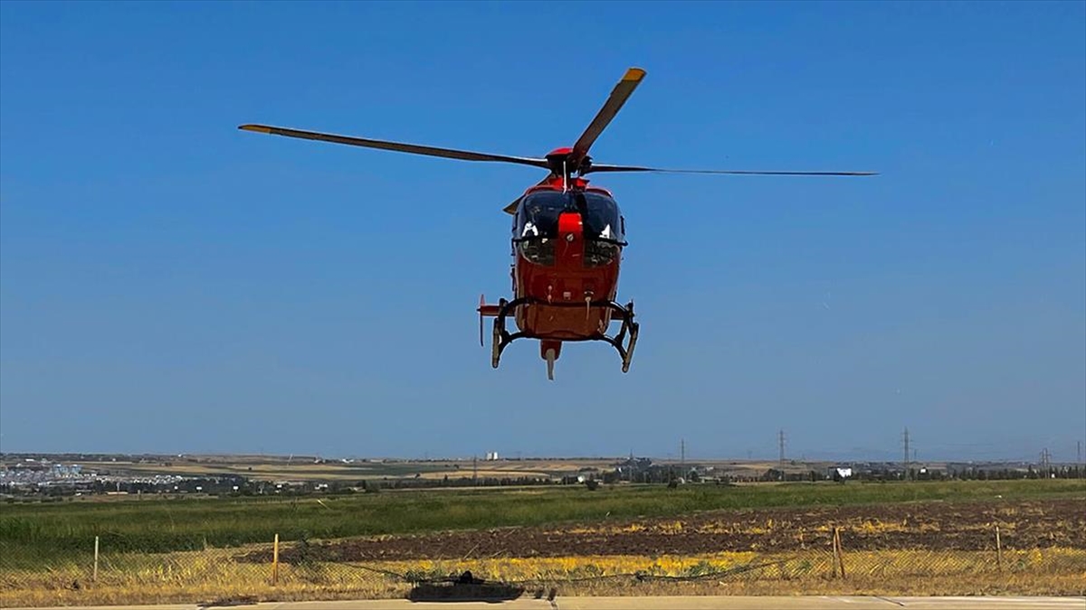 Diyarbakır'da Ambulans Helikopter Kalp Krizi Geçiren 72 Yaşındaki Hasta İçin Havalandı