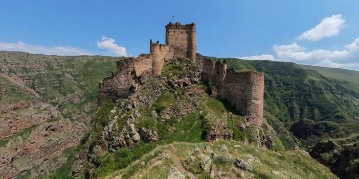 Ardahan'daki "şeytan Kalesi" Her Mevsim Ziyaretçilerini Ağırlıyor