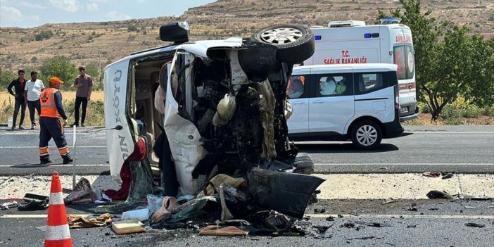 Düğün yolunda feci kaza, 13 kişi yaralandı