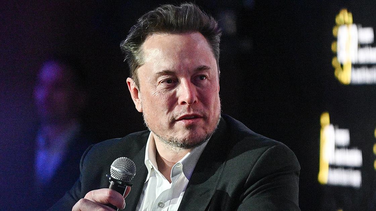 Elon Musk İngiltere hükümetini hedef almayı sürdürdü