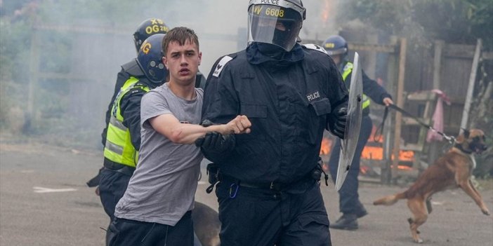 İngiltere'deki Aşırı Sağın Şiddet Eylemlerinde Medya Ve Siyasetçilerin De Rolü Var