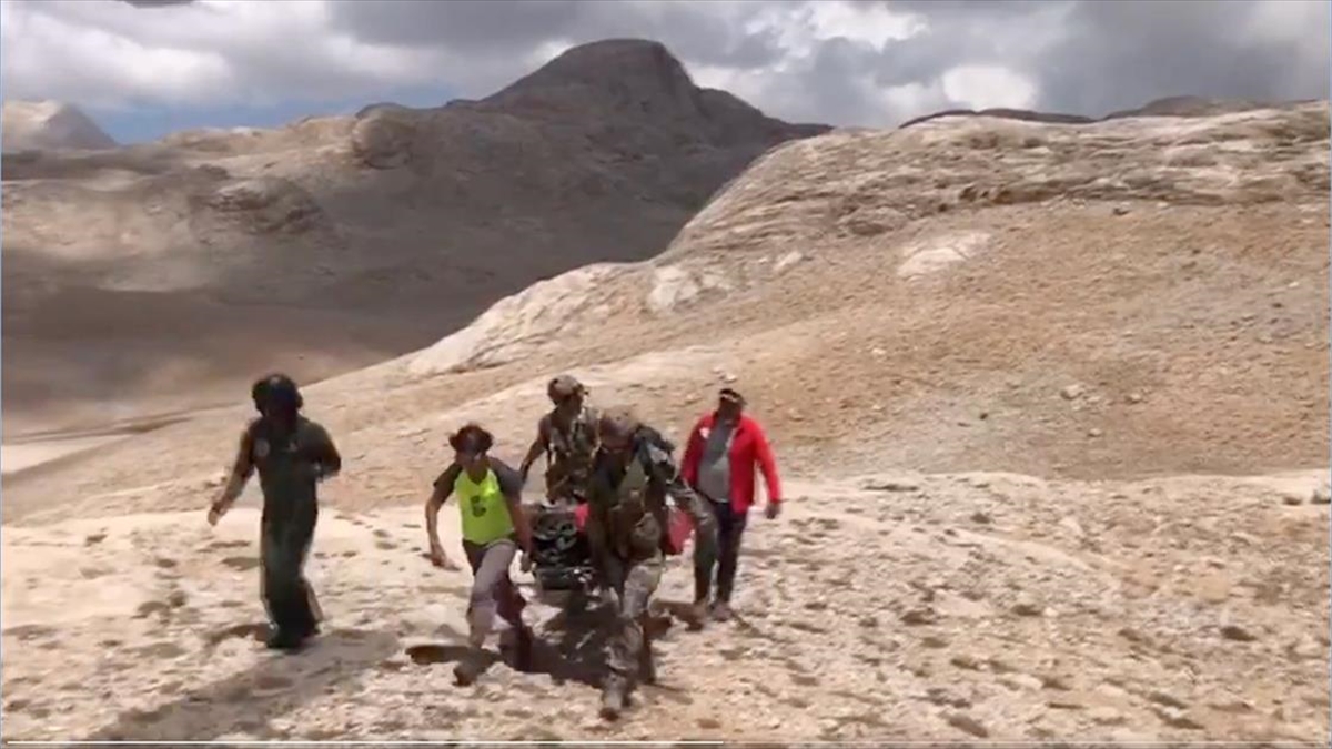 İspanyol turist askeri helikopterle kurtarıldı