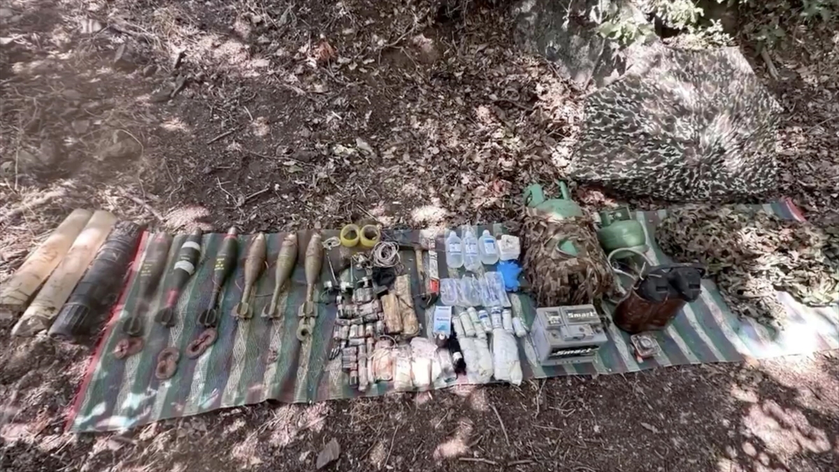 Pençe-kilit Operasyonu Bölgesindeki Sığınakta Çok Sayıda Silah Ve Mühimmat Ele Geçirildi