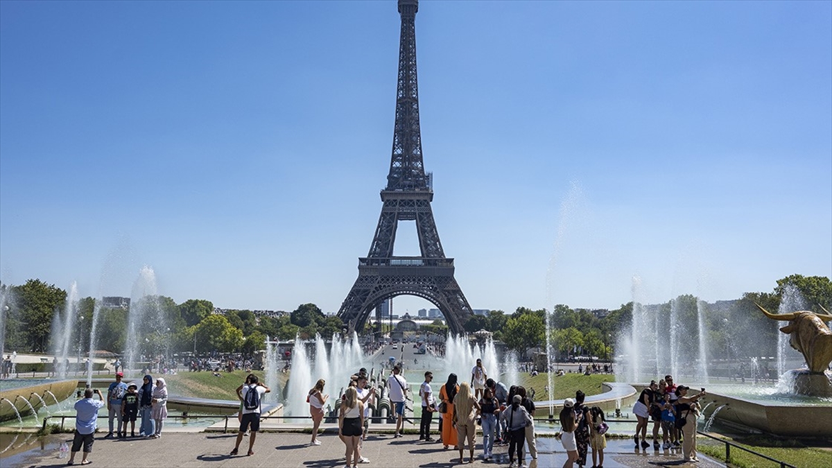 Fransa'da Sıcak Hava Nedeniyle Turuncu Alarm Verildi