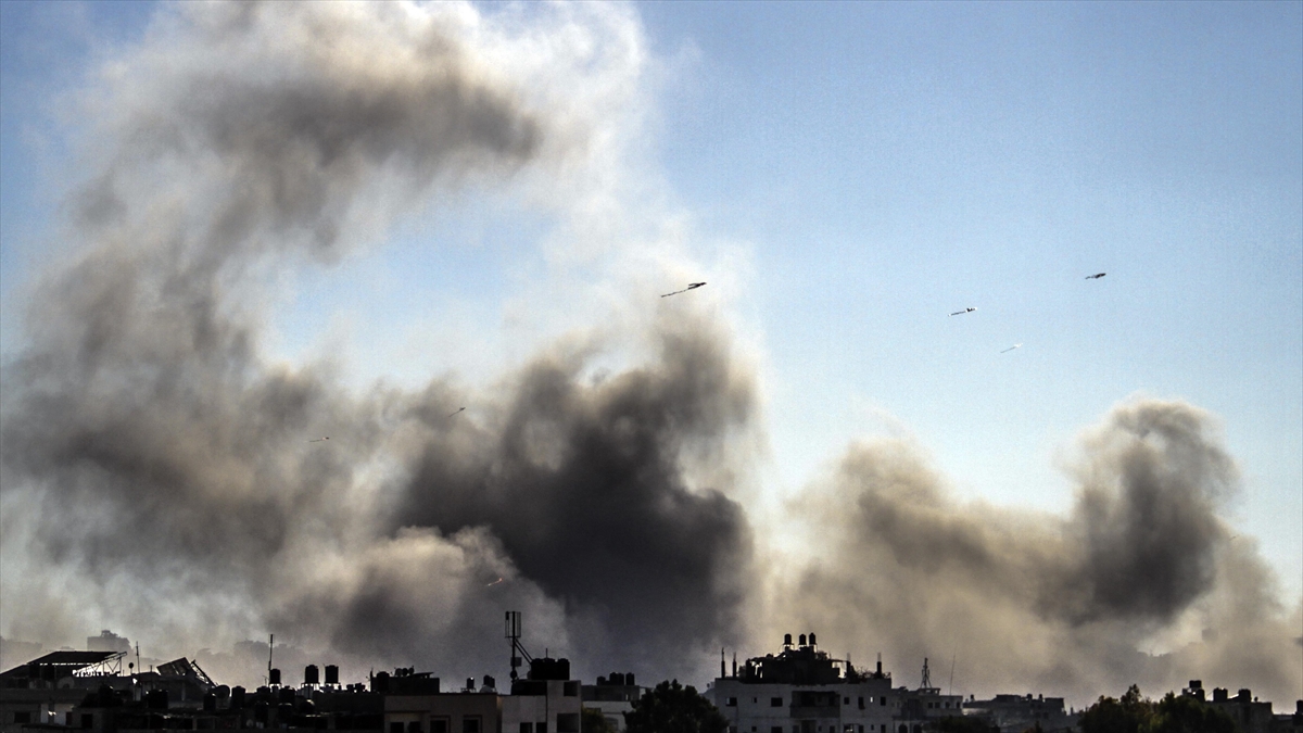 İsrail'in Son 24 Saatte Gazze'ye Düzenlediği Saldırılarda En Az 60 Filistinli Hayatını Kaybetti