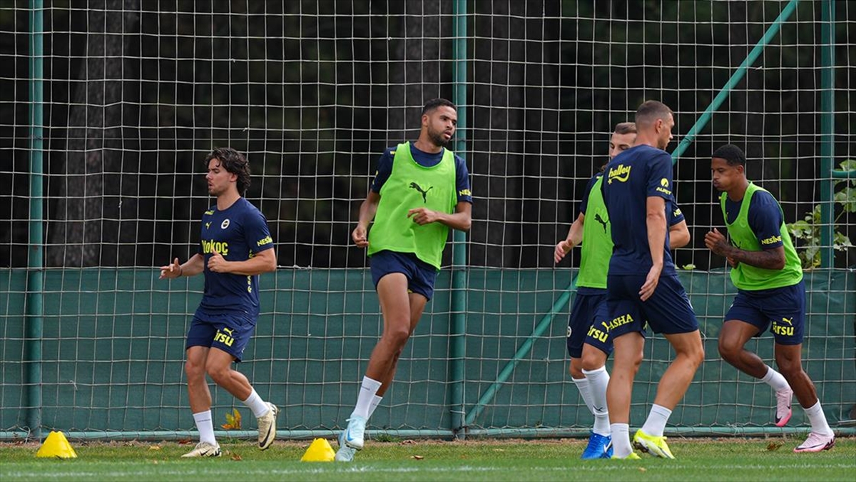 Fenerbahçe, Ligin İlk Hatasında Yarın Adana Demirspor'u Konuk Edecek