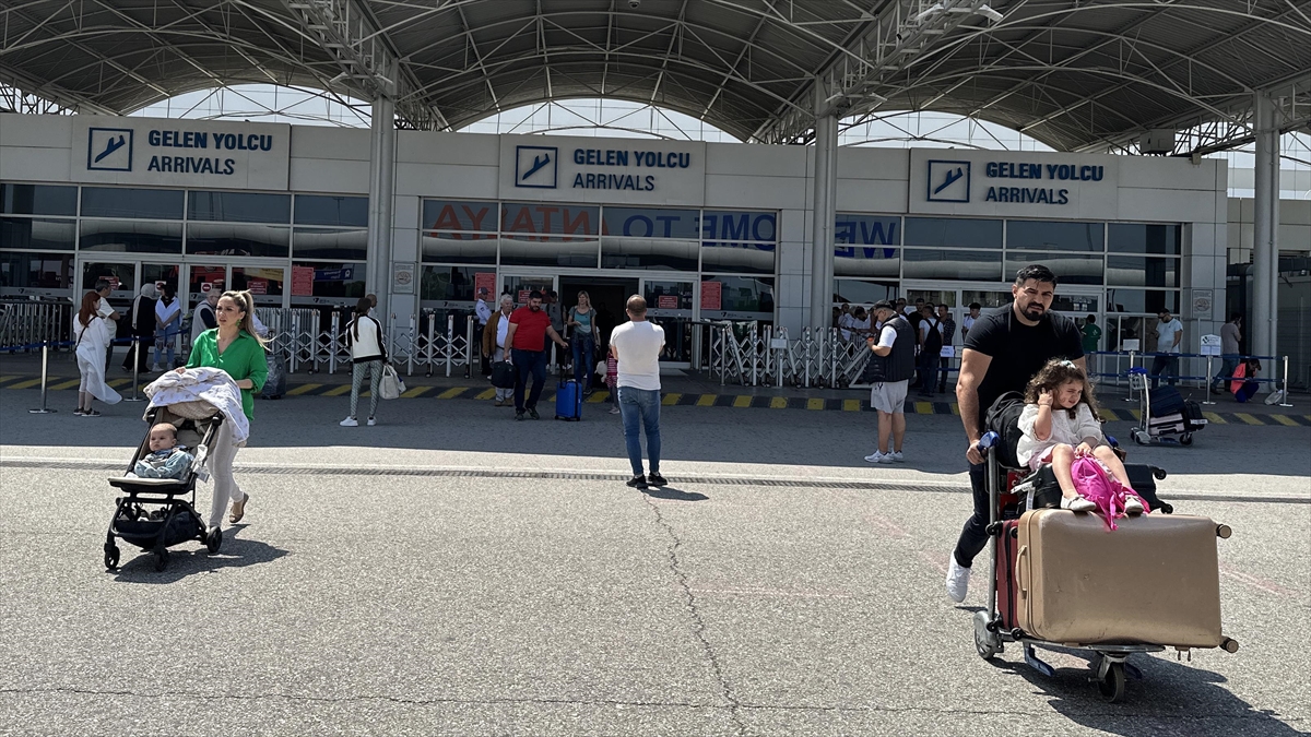 Antalya Havalimanı Temmuzda 5 Milyondan Fazla Yolcuyu Ağırladı