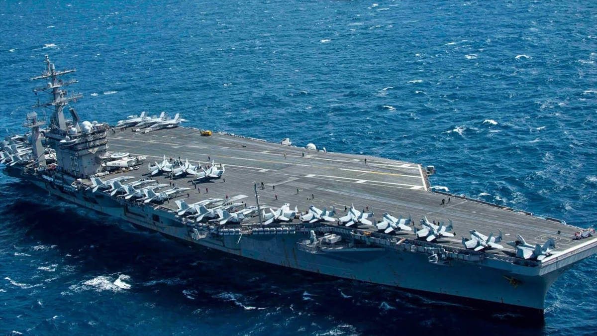 İran, Abd Donanmasının Hürmüz Boğazı'ndaki Hareketlerini İha İle Takip Ettiğine İlişkin Görüntüleri Paylaştı