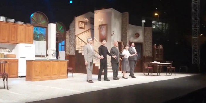 Şener Şen'in Ankara'daki Oyununa Saldırı