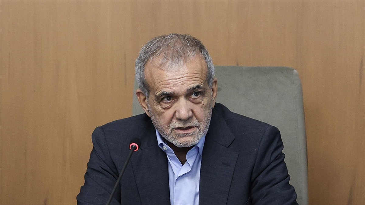 İran'ın Yeni Cumhurbaşkanı Pezeşkiyan, Kabine Listesini Meclise Sundu