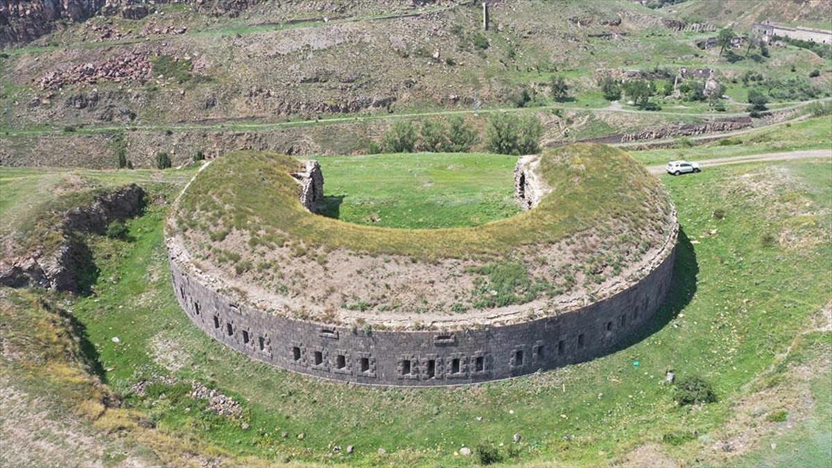 Kars'taki "gemli Tabya" Turizme Kazandırılmayı Bekliyor