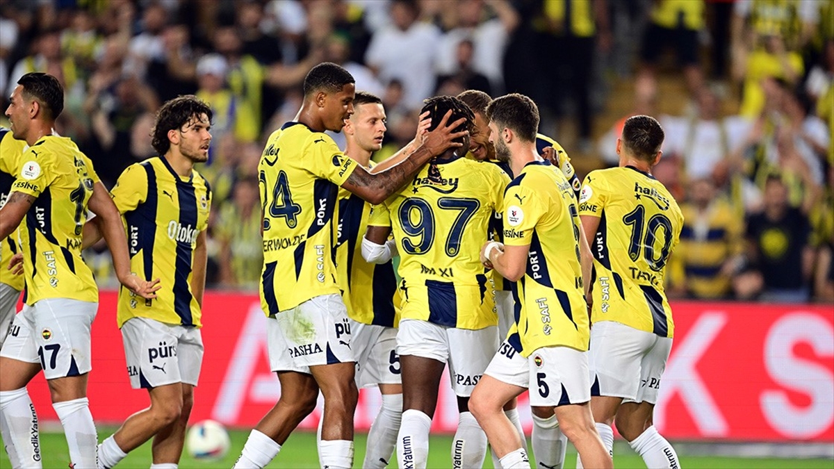 Fenerbahçe, Uefa Şampiyonlar Ligi'nde Play-off Turu İçin Sahaya Çıkacak