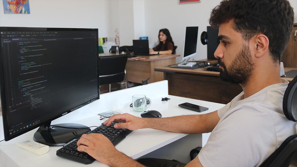 Dicle Teknokent Yüzde 100 Doluluk Oranıyla 500 Kişiye İstihdam Sağlıyor