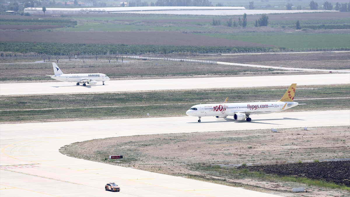 Yeni Açılan Çukurova Uluslararası Havalimanı'nı 24 Saatte 11 Bin 108 Yolcu Kullandı
