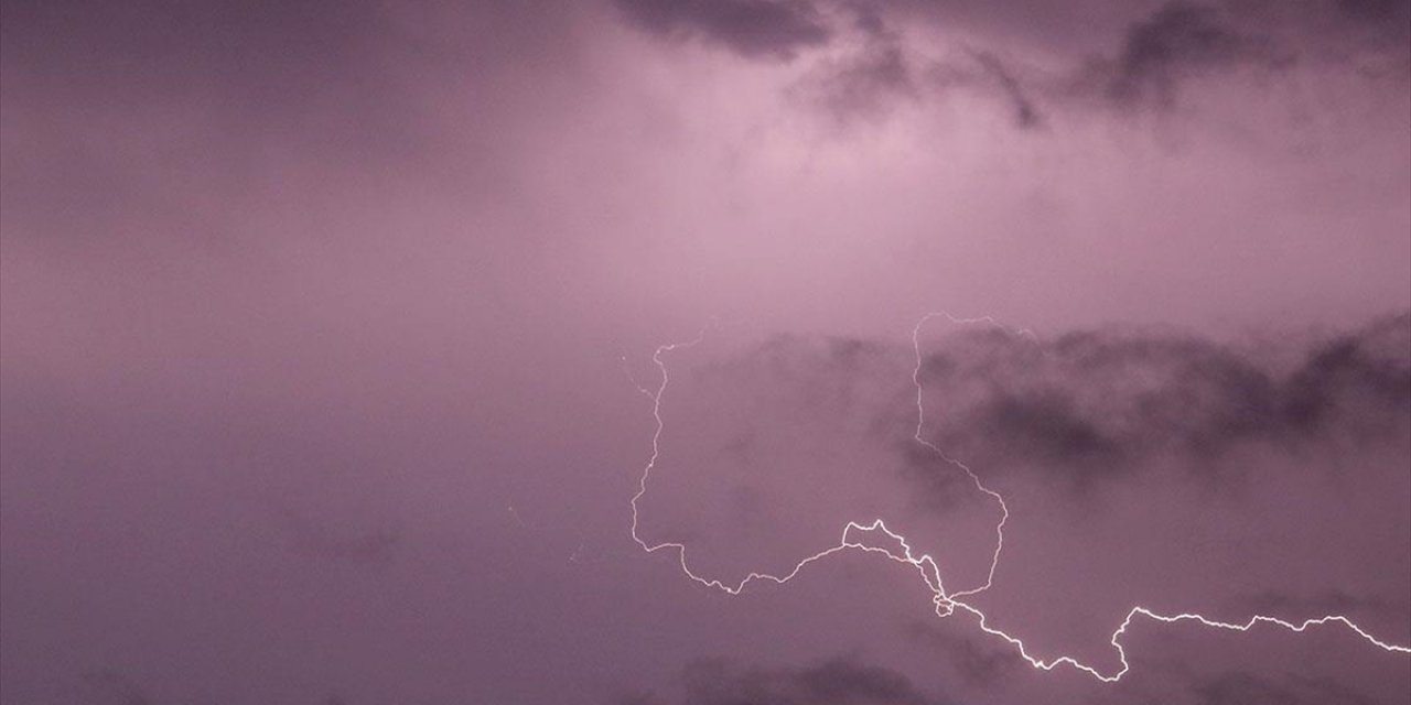 Fransa'nın Isere Vilayetinde Şiddetli Fırtına 14 Bin Haneyi Elektriksiz Bıraktı