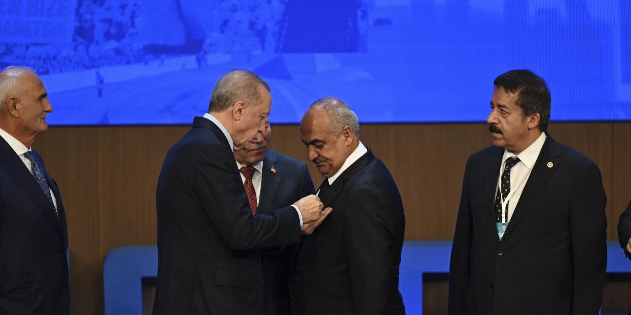 2 Milletvekili ve 13 Belediye Başkanı AK Parti'ye Katıldı