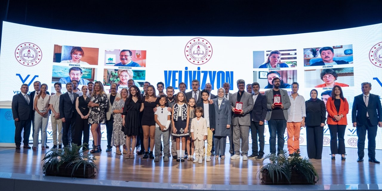 Bakan Tekin Ve Sanatçılar, Okul Aile İşbirliğine Vurgu Yapan "Ailem" Dizisini Tanıttı