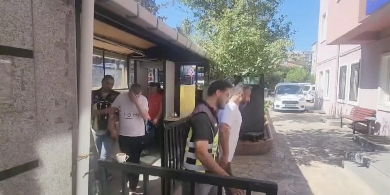 Bakan Yerlikaya, İstanbul'da Düğün Konvoyu Yaparak Trafik Akışını Engelleyenlerin Yakalandığını Bildirdi