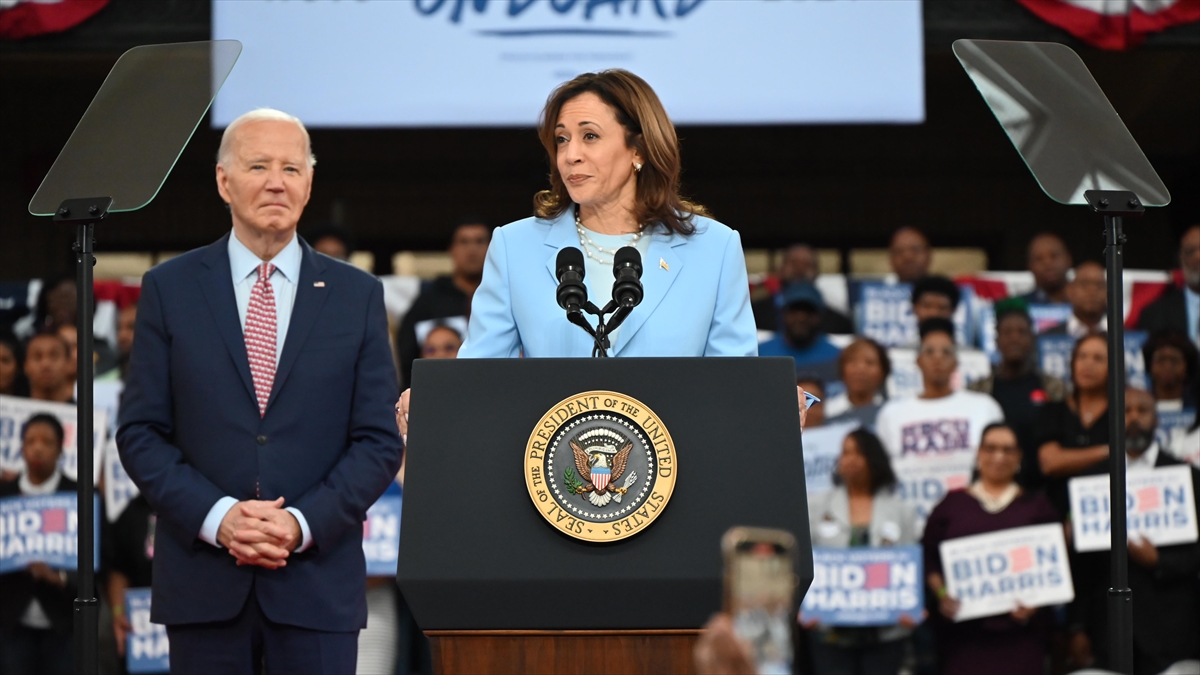 Yarıştan çekilen Biden, ilk kez Harris ile mitinge katıldı