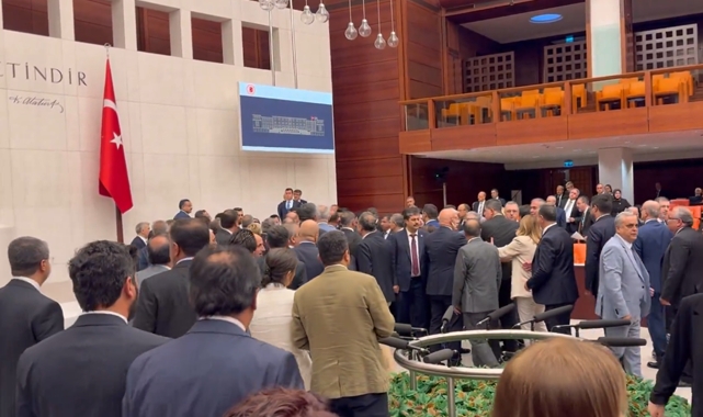 TBMM'de Can Atalay Oturumunda Kavga Çıktı, Ahmet Şık ve Alpay Özalan'a Kınama Cezası Verildi.