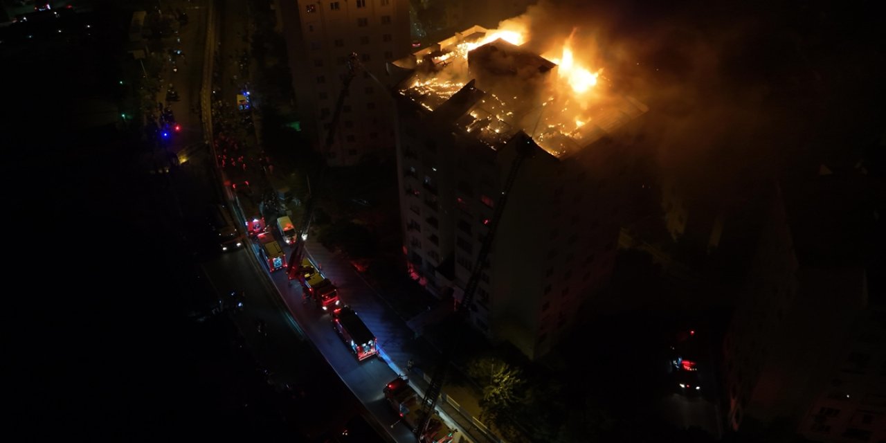 İçişleri Bakanı Yerlikaya: Karşıyaka Ve Bayındır İlçelerinde 900 Vatandaşımız Tahliye Edildi