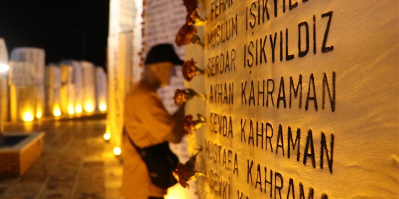 Marmara Depremi'nde Hayatını Kaybedenler Anıldı