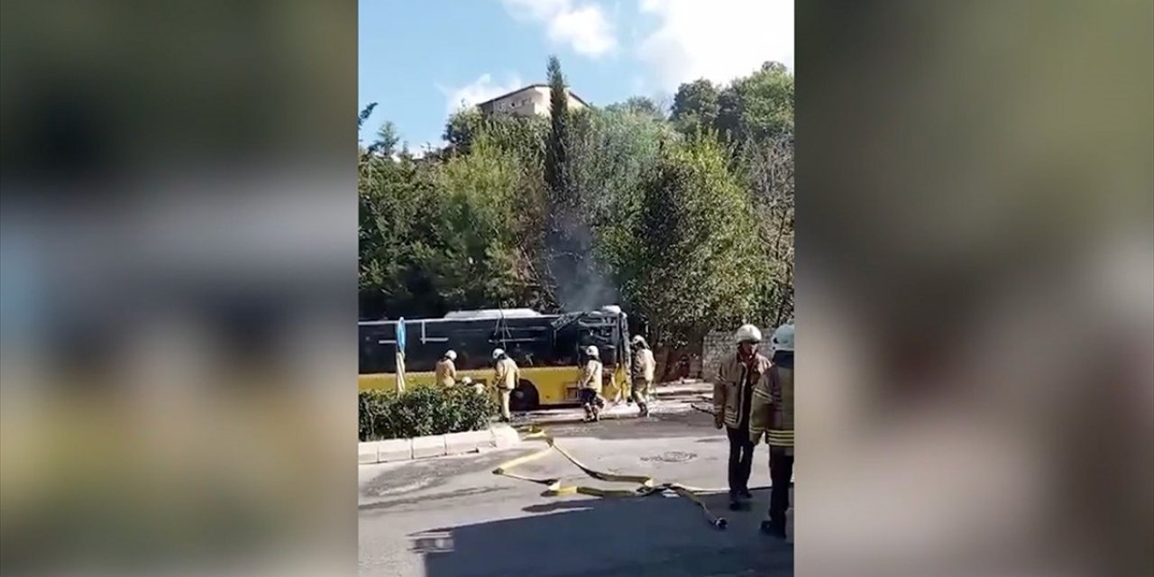 Ümraniye'de Park Halindeki İett Otobüsü Yandı