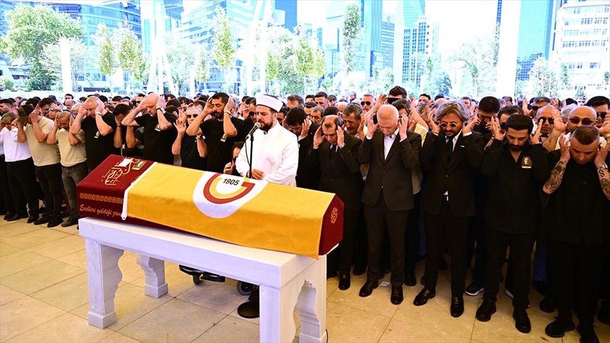 Aydemir Akbaş Son Yolculuğuna Uğurlandı