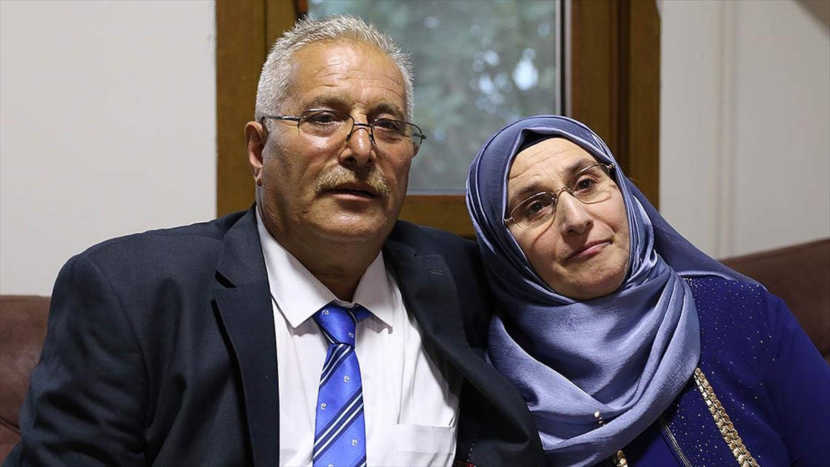 Rizeli Çift 36 Yıl Sonra Çocukları Ve Torunlarının Katılımıyla Düğün Yaptı