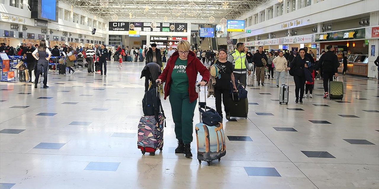 Antalya'ya Hava Yoluyla Gelen Turist Sayısı 10 Milyon 600 Bini Aştı