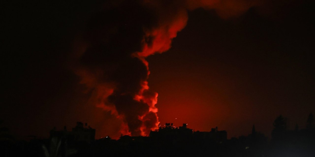 İsrail'in Gazze Şeridi'nin Farklı Kentlerine Düzenlediği Saldırılarda 24 Filistinli Öldü