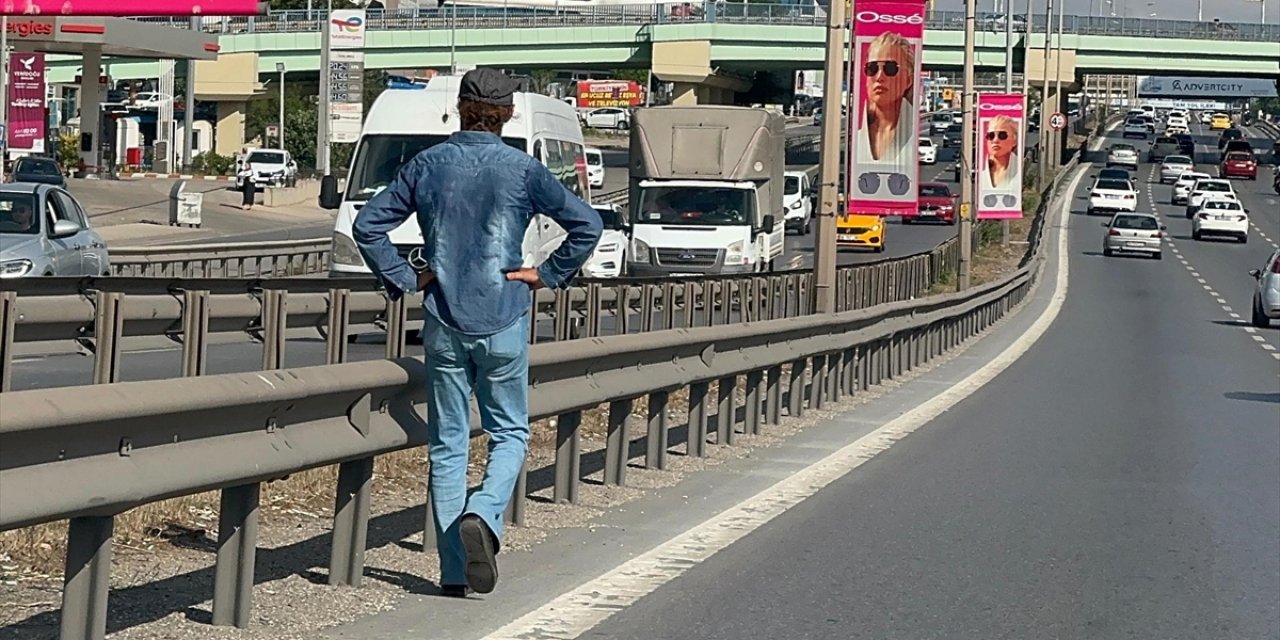 Sosyal Medyada "Yürüyen Adam" Olarak Bilinen Kişi Evinde Ölü Bulundu