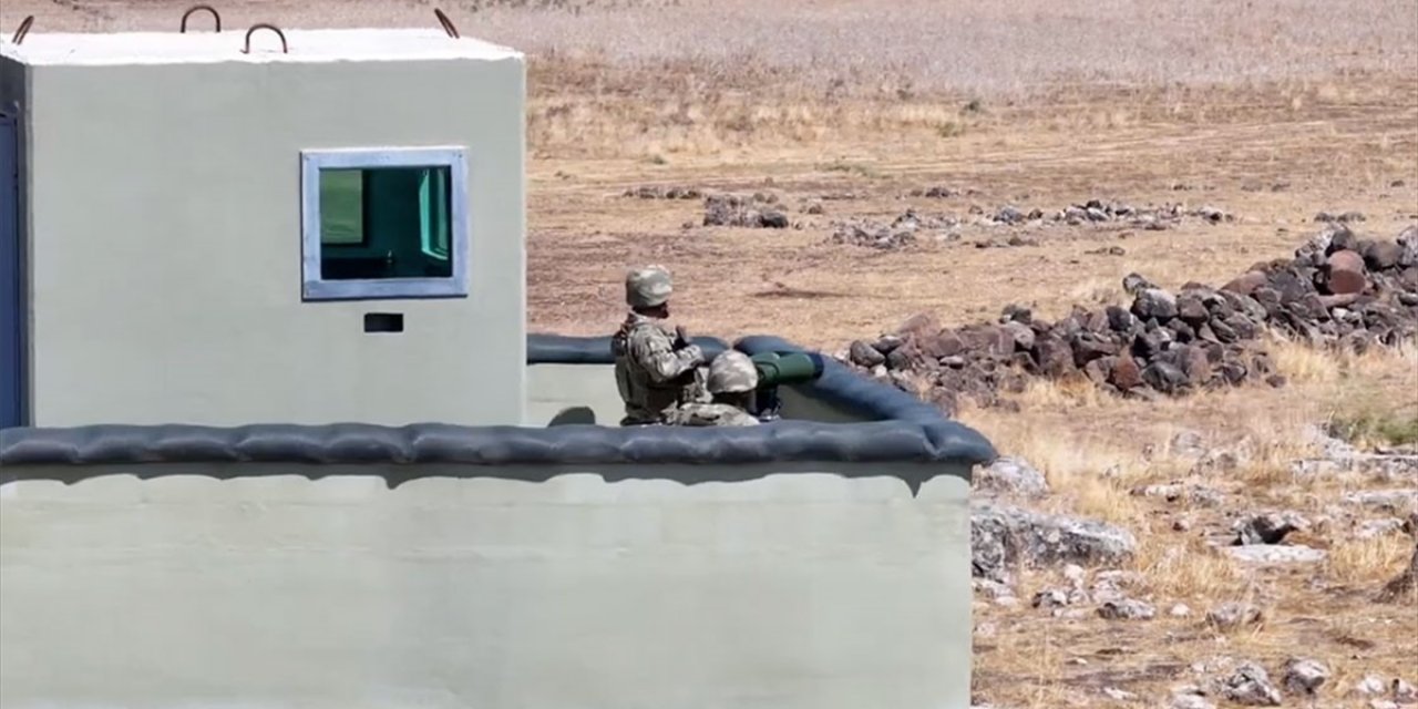 Yasa Dışı Yollarla Sınırlardan Geçmeye Çalışan 5 Kişi Yakalandı