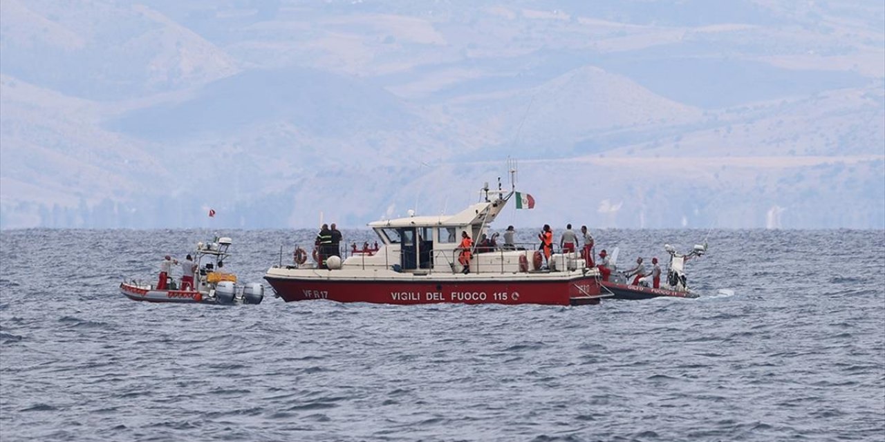 İtalya'da Yatın Fırtınada Batması Sonucu Ölenlerin Sayısı 6'ya Çıktı