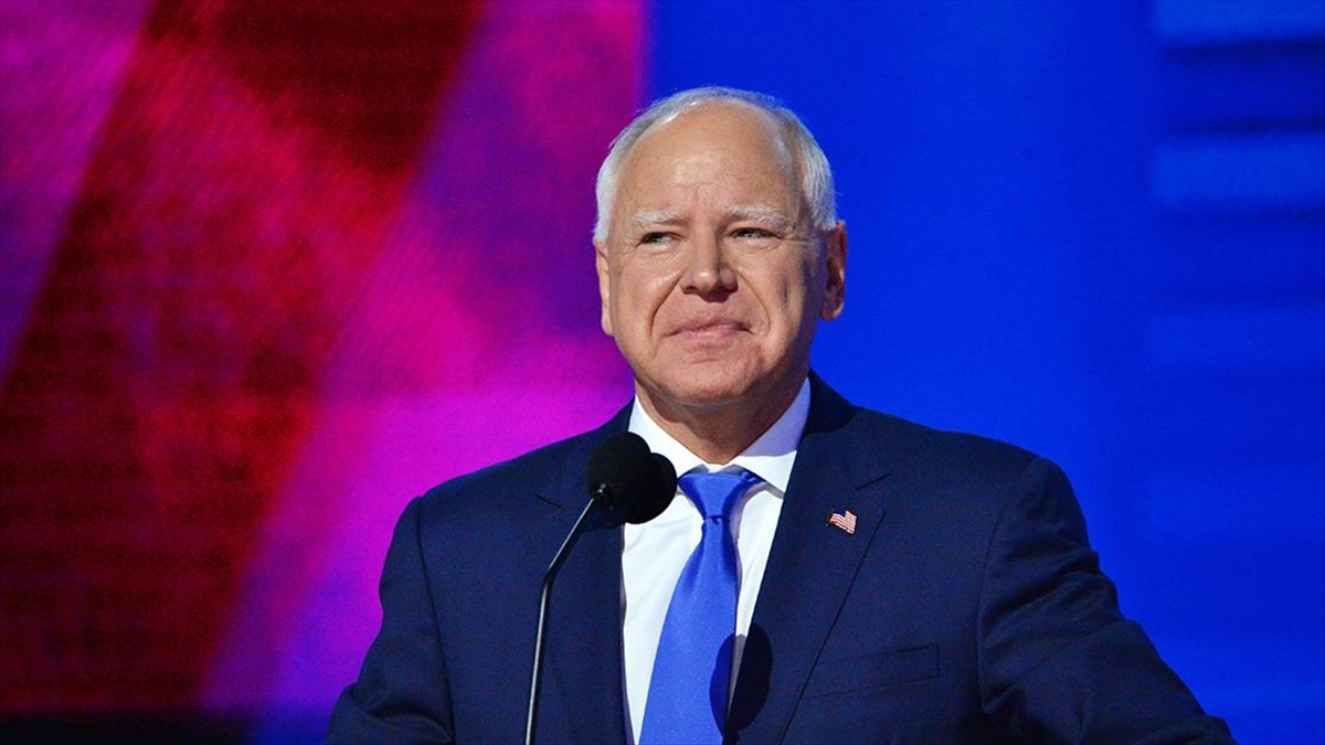 ABD'de Minnesota Valisi Walz, Başkan Yardımcısı Adayı Olmayı Resmen Kabul Etti