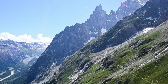 Fransa'da Mont Blanc'a Tırmanan İki Dağcı Yüzlerce Metreden Düşerek Öldü