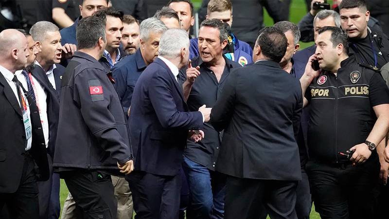 Olaylı Galatasaray-Fenerbahçe derbisi için takipsizlik kararı verildi