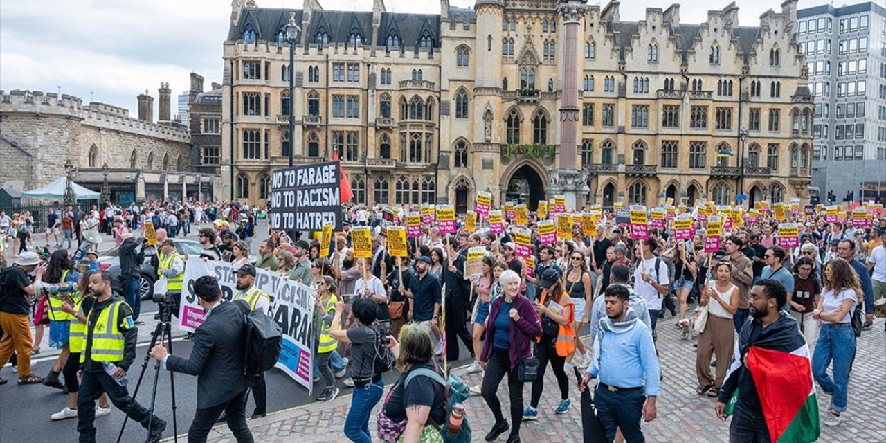 Anket: İngiltere'de Halkın Yüzde 73'ü Aşırı Sağın Yükselişinden Endişeli