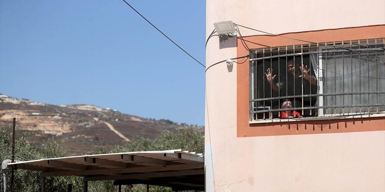 Huvvara'daki Filistinliler, İsrailli Yerleşimcilerin Saldırıları Endişesiyle "Hapis Hayatı Yaşıyor"