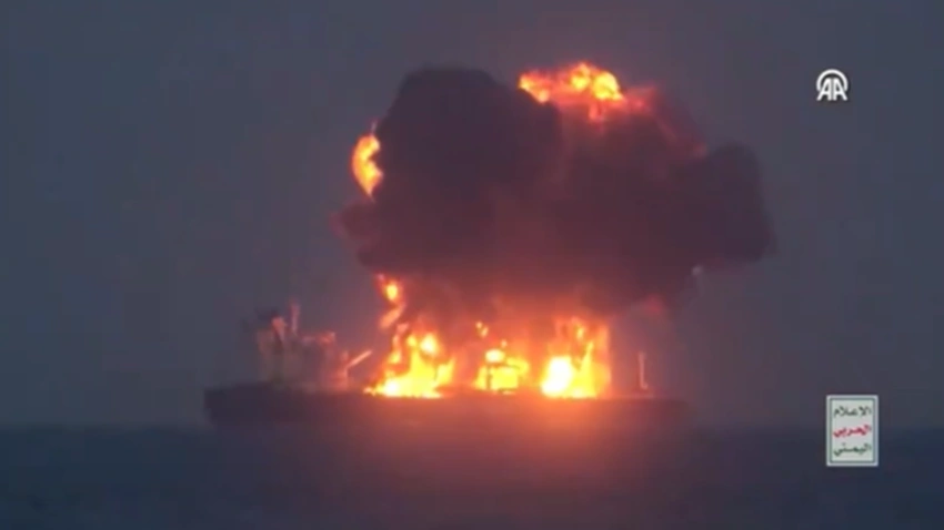 Kızıldeniz'de Yunan gemisi vuruldu