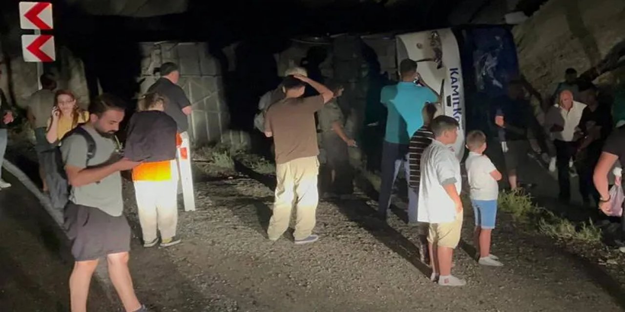 Burdur'da Yolcu Otobüsü Devrildi: 13 Yaralı