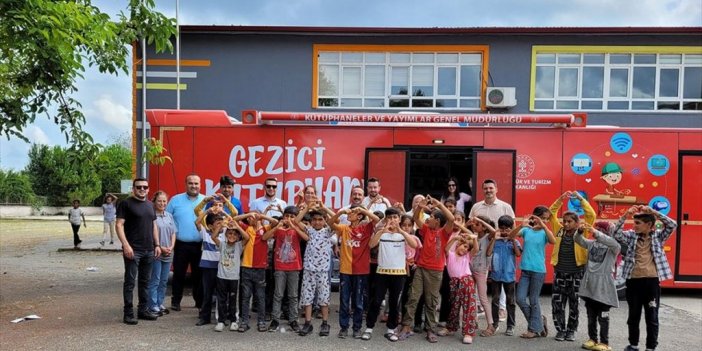 Gezici Kütüphane Mevsimlik Tarım İşçilerinin Çocuklarını Kitap Ve Etkinliklerle Buluşturdu