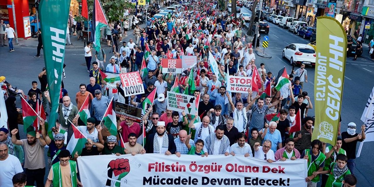 Fatih Camisi'nden Edirnekapı'ya Filistin'e Destek Yürüyüşü